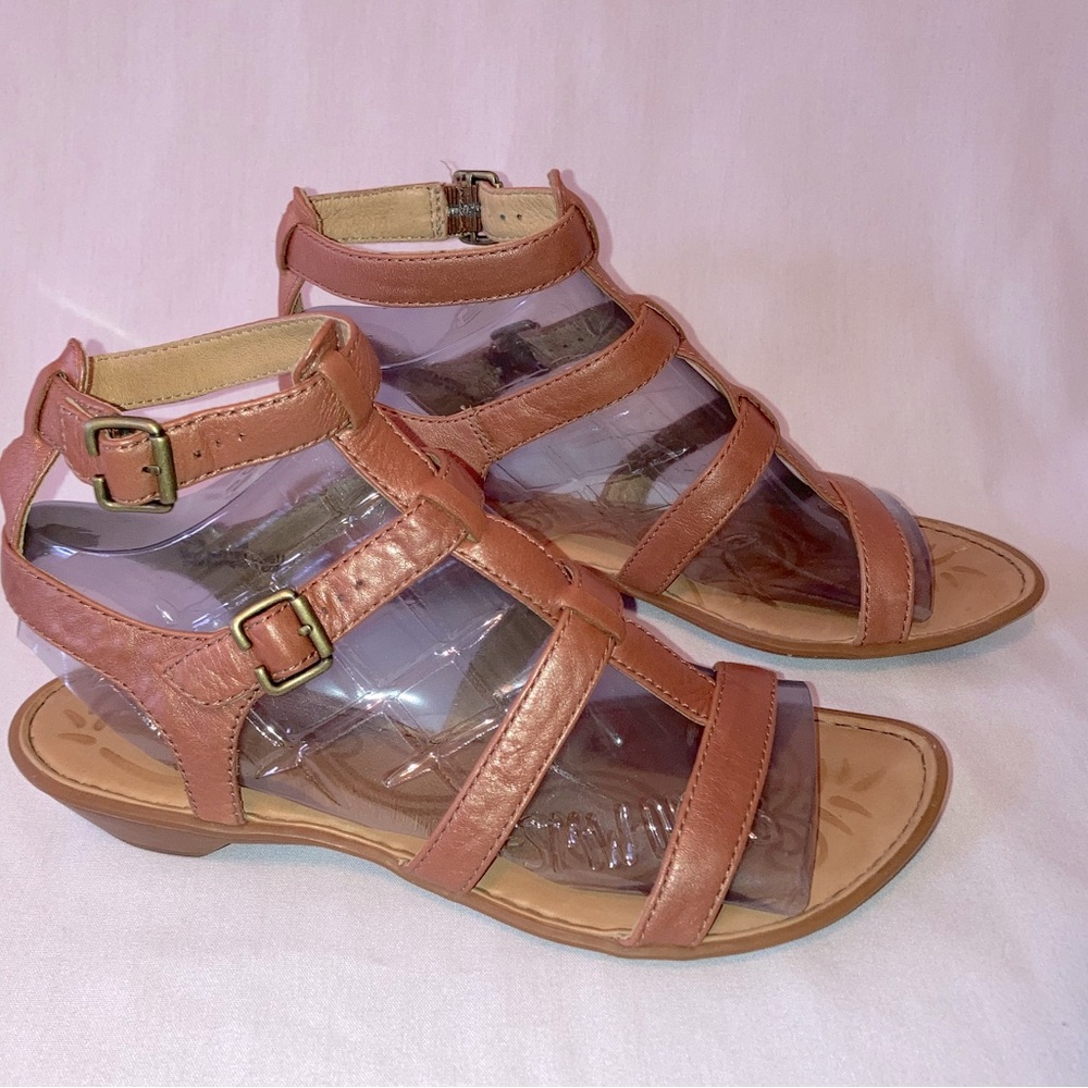 👠 Born Size 7 Leather Sandal